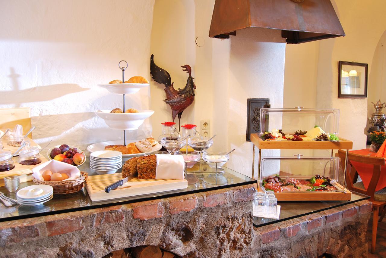 Schwanstetten Der Schwan Hotel & Restaurant מראה חיצוני תמונה