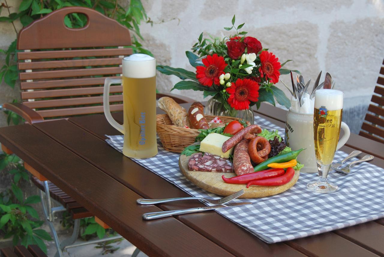 Schwanstetten Der Schwan Hotel & Restaurant מראה חיצוני תמונה