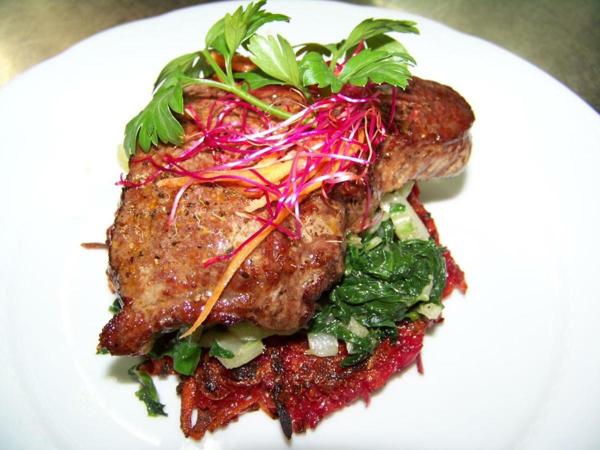 Schwanstetten Der Schwan Hotel & Restaurant מראה חיצוני תמונה